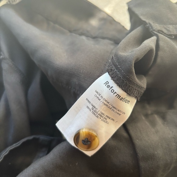 Reformation Mason High Rise Shorts Black Tencel Tailored Size 6 - Picture 9 of 9